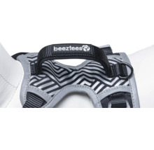 Logo Beeztees sur un harnais pour chien avec poignée et anneau en D