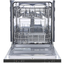 Geöffneter Geschirrspüler mit Besteckkörben und Geschirrkörben.