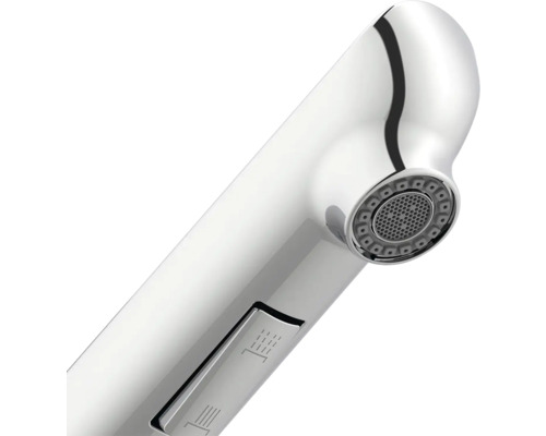 Detailansicht einer verchromten Armatur