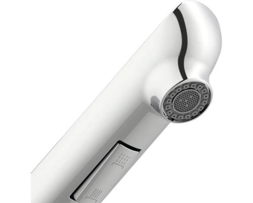 Gros plan d'un robinet avec fonction de douche