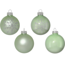 Mehrere grüne Weihnachtskugeln, einige mit Schneeflockenmuster