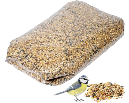 Vogelfutter in durchsichtiger Verpackung mit Blaumeise