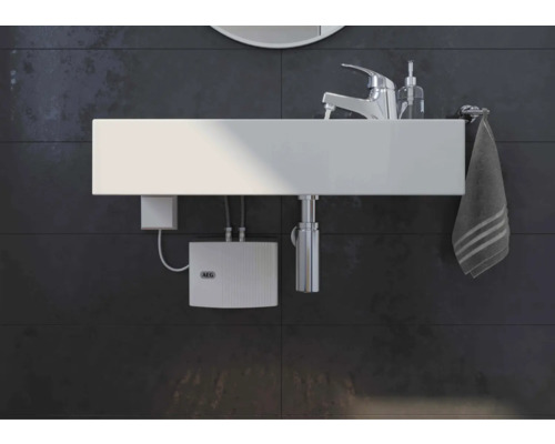 Lavabo avec robinet, distributeur de savon, serviette et chauffe-eau instantané électronique