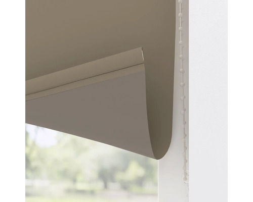 Rollo mit Kettenzug zur Fensterdekoration und Lichtregulierung