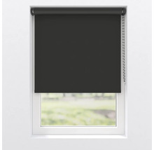 Verdunkelungsrollo am Fenster mit Kettenzug