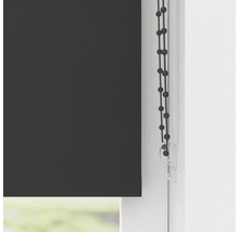 Rollo mit Kettenzug am Fenster