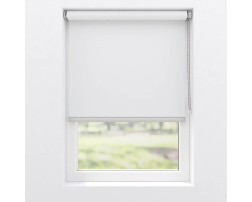 Rollo am Fenster mit Bedienkette