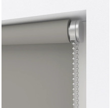 Rollo mit Kettenzug zur Fensterdekoration und Lichtregulierung.