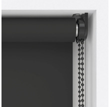 Rollo mit Kettenzug am Fenster