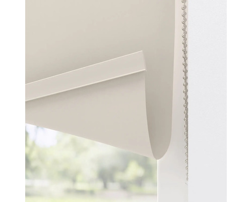 Detailaufnahme eines Rollos mit Kettenzug