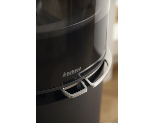 Detailaufnahme eines Aduro Kaminofens mit Griff