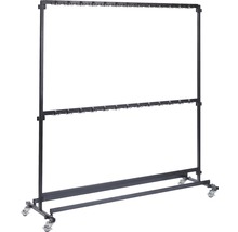 Fahrbarer Teppichständer mit Haken