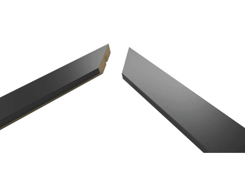 Deux tasseaux en bois gris en détail