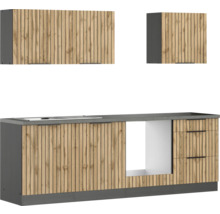 Moderne Küche mit Holzfronten und grauen Arbeitsplatten