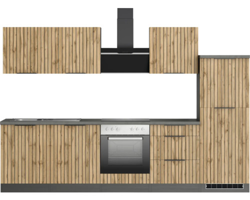 Cuisine moderne avec façades en bois, hotte noire et four intégré.