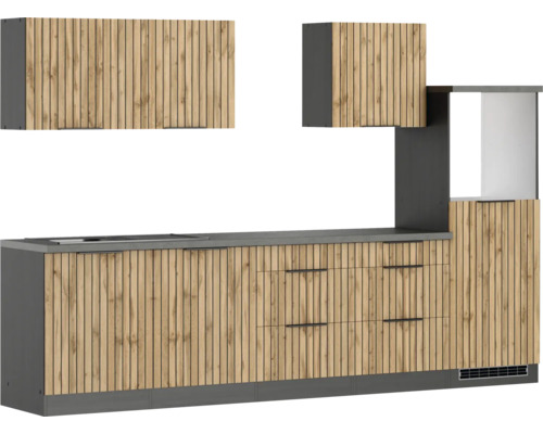 Cuisine linéaire avec façades en bois et plan de travail gris