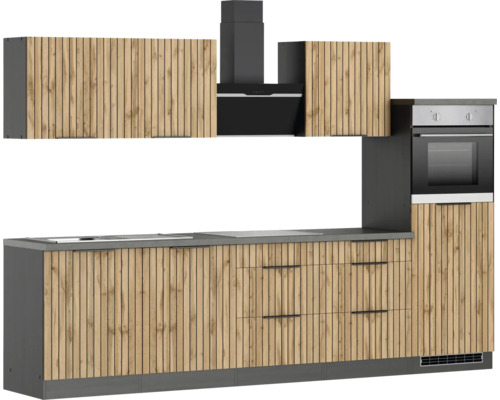 Küchenzeile mit Spüle, Dunstabzugshaube und Backofen in Holzoptik