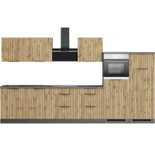 Cuisine équipée avec évier, plaque de cuisson, hotte et four