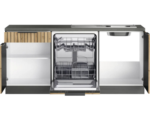 Küchenzeile mit Spüle, Geschirrspüler und Schränken