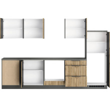 Küchenzeile mit Hängeschränken, Unterschränken und Schubladen