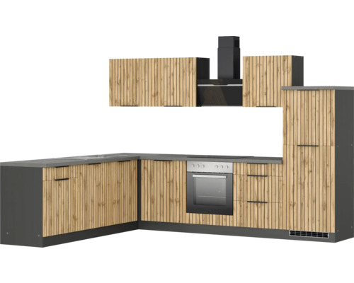 Moderne Küche mit Holzfronten, Dunstabzugshaube und Einbaubackofen