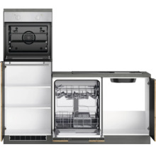 Cuisine équipée avec four, étagères, lave-vaisselle et évier