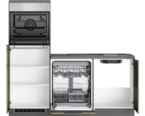 Cuisine équipée avec four, étagères, lave-vaisselle et évier