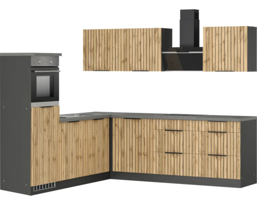 Cuisine moderne avec façades en bois et hotte aspirante