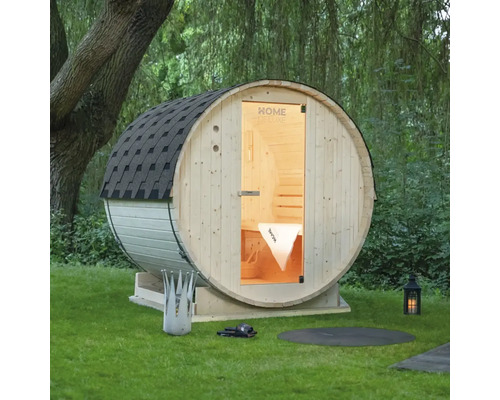 Sauna tonneau en bois avec porte en verre dans le jardin