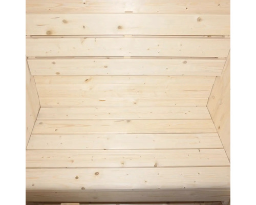 Vue intérieure d'un sauna de jardin en bois