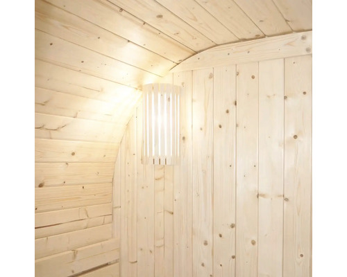 Intérieur d'un sauna avec une applique murale.