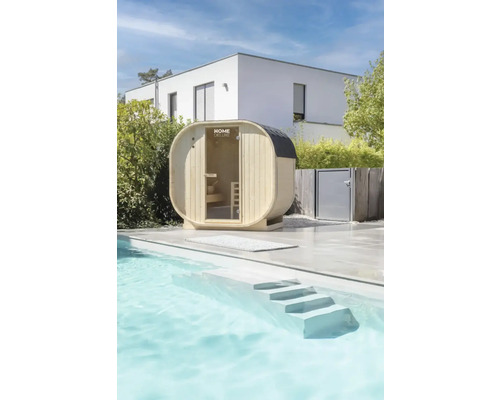 Sauna autoportante à côté de la piscine dans le jardin