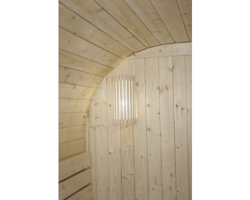 Lampe de sauna en bois sur mur en bois
