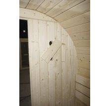 Vue intérieure d'un sauna en bois avec clapet de ventilation