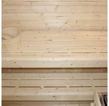 Sauna en bois avec seau et louche en bois