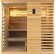 Sauna mit Holzverkleidung, Sitzelementen und digitalem Bedienfeld.
