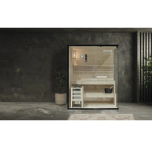 Intérieur d'un sauna avec intérieur en bois et façade en verre