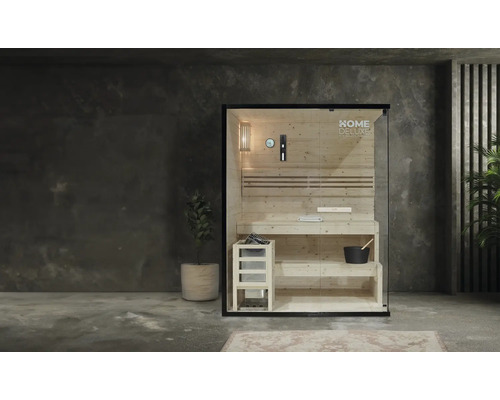 Intérieur d'un sauna avec intérieur en bois et façade en verre