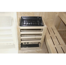 Poêle de sauna avec revêtement en bois et grille de protection dans un sauna