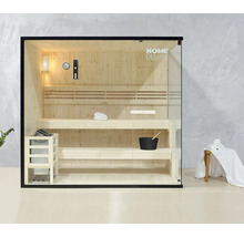 Sauna avec bancs en bois, poêle de sauna, lampe et façade en verre