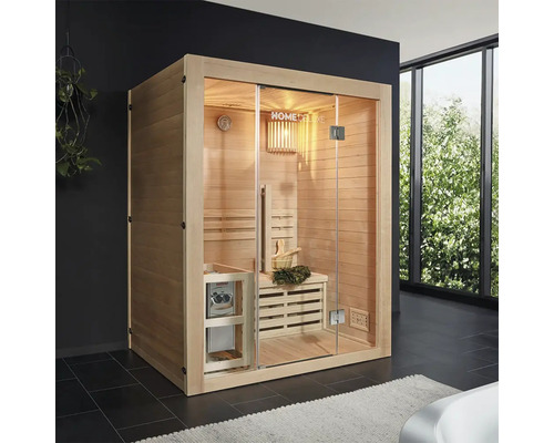 Sauna d'intérieur avec façade en verre et éléments en bois dans une salle de bain