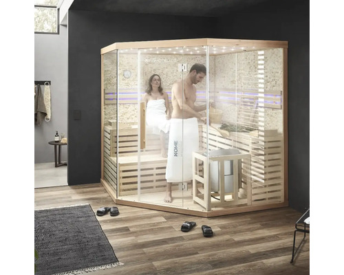 Geräumige Sauna mit Holzsitzen und Ganzglastür, geeignet für zwei Personen
