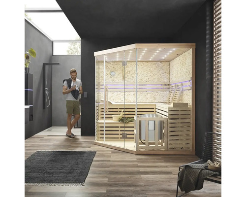 Moderne Sauna mit Glaselementen in einem Badezimmer mit Dusche und Waschbecken