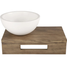 Bol blanc sur plateau en bois