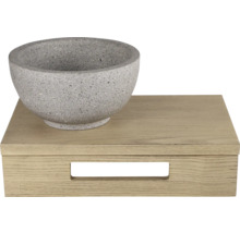 Granitmörser auf Holztablett