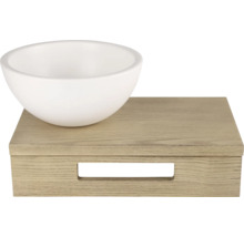 Waschbecken auf einem Holzunterschrank