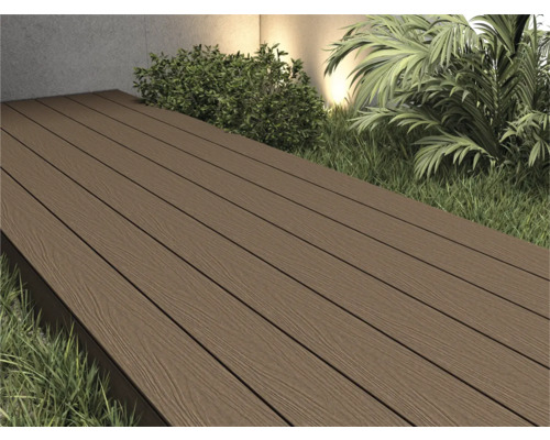 Terrassendielen aus Holzverbundwerkstoff im Aussenbereich
