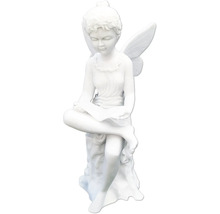 Dekorative Gartenfigur einer sitzenden Fee mit Flügeln