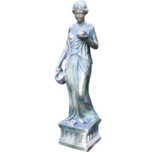 Statue einer Frau mit Krug und Schale