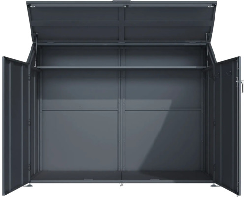 Geöffneter Geräteschuppen mit Regal für Gartengeräte